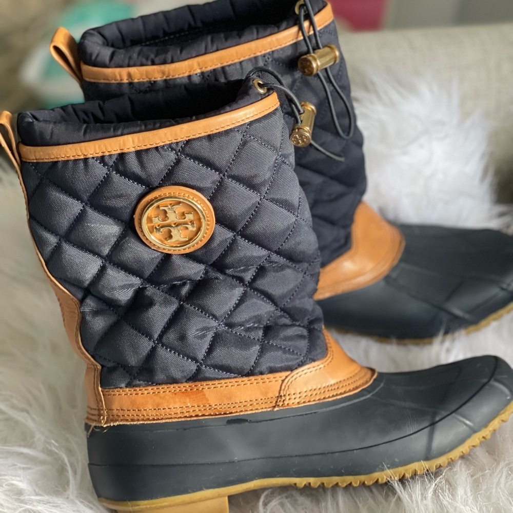 Tory Burch Quilted Denali navy blue rain duck boots size 9